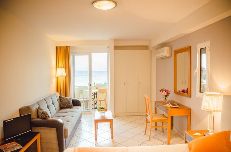 Aparthotel Faedra Beach Hotel