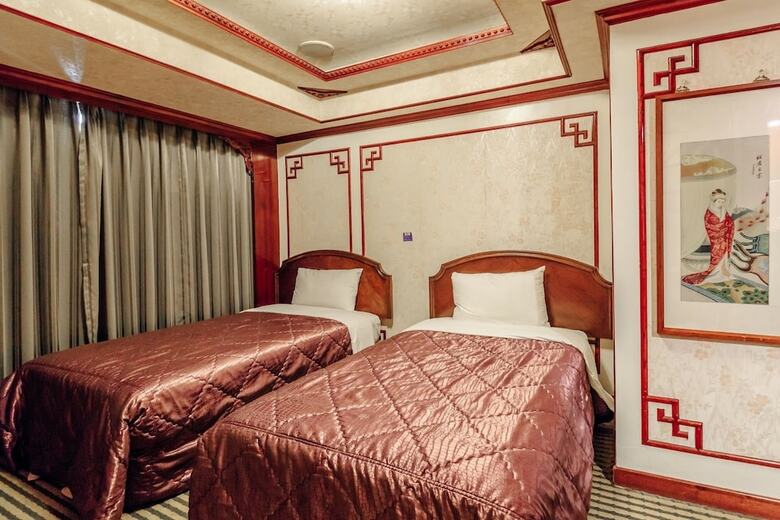 Mou Hotel Luchuan