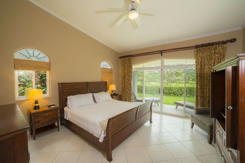 Stay In Cr Los Sue�os Condos