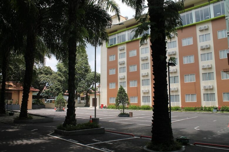 Hotel Laras Asri Resort And Spa