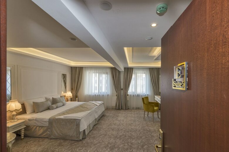 Eskar Hotel