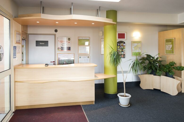 Hotel B&B H�tel Auxerre Mon�teau