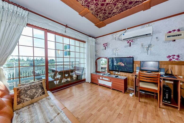 Hotel Gyulhyanggi Pension