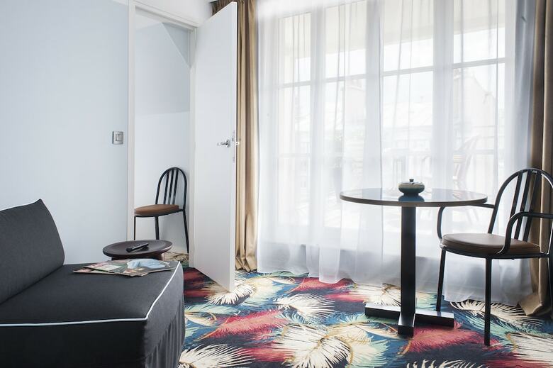 Hotel H�tel Eiffel Blomet