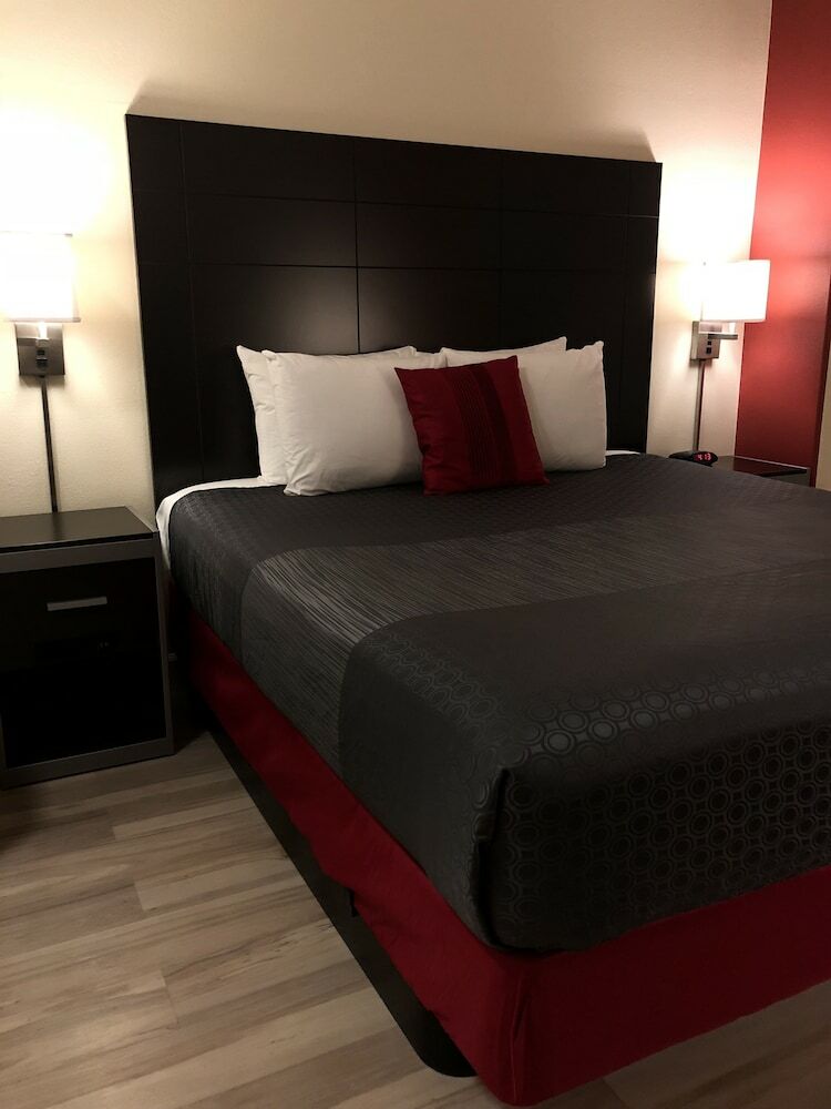 Gateway Inn And Suites Hotel