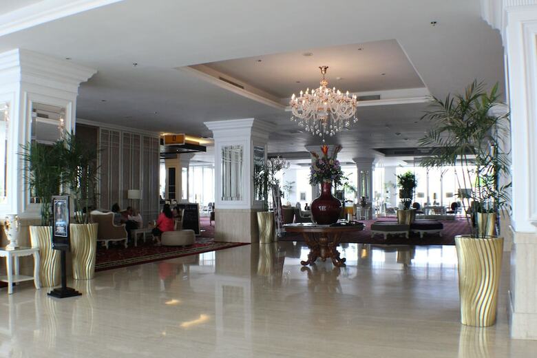 Hotel Golden Tulip Legacy Surabaya