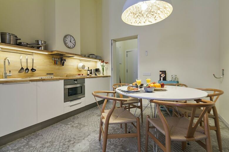 Apartamentos Uma Suites Pau Claris Barcelona