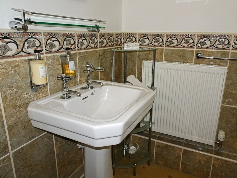 Hotel Storrs Gate House