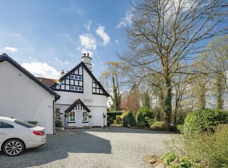 Hotel Storrs Gate House