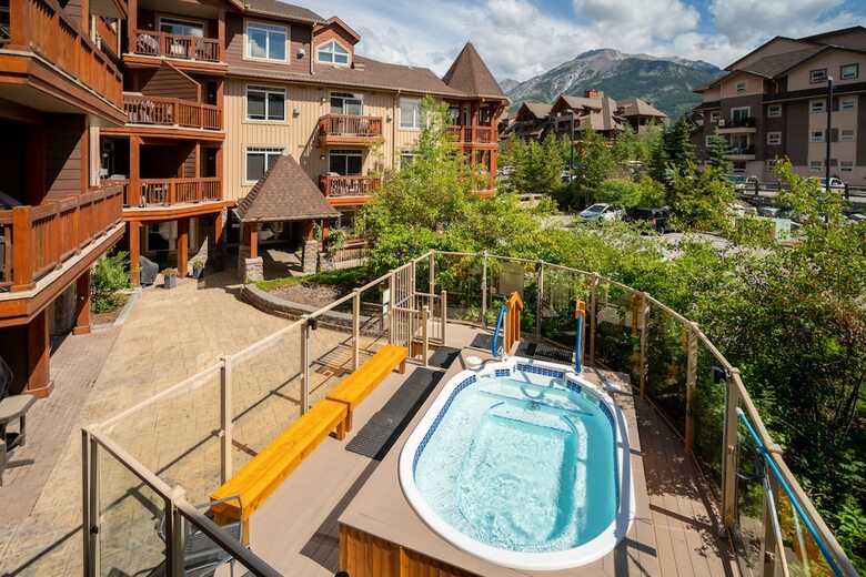 Falcon Crest Lodge By Clique
