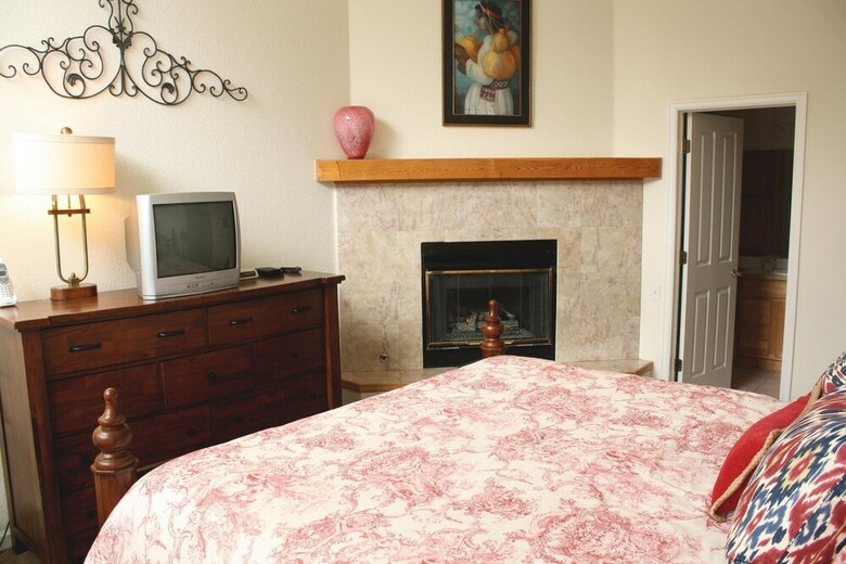 Pinecreek #i - 4 Br By Peak Property Management