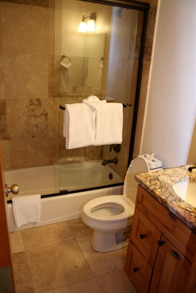Woods Manor #302a By Peak Property Management