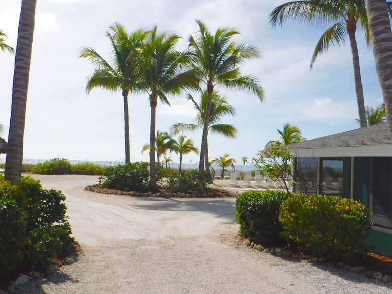 Hotel Waterside Inn On The Beach