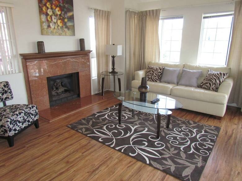 Apartamentos Peach Blossom Across From The Beach
