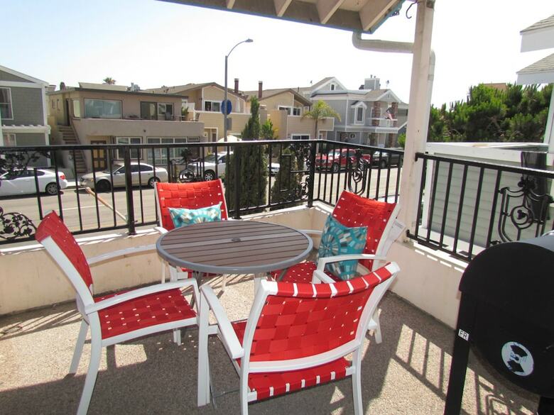 Apartamentos Peach Blossom Across From The Beach