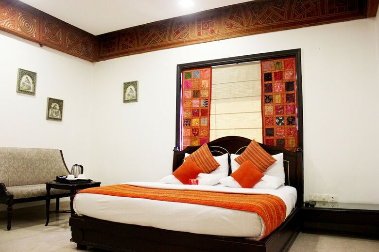 Oyo 557 Hotel Lavish Inn