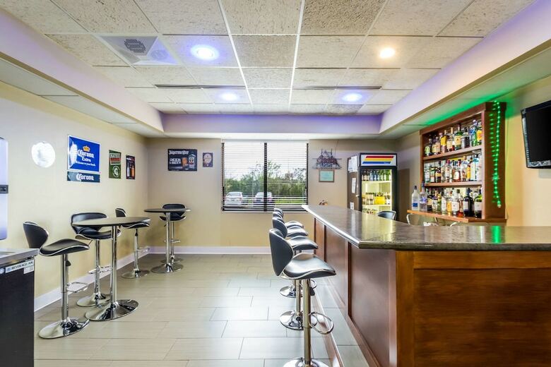 Hotel Quality Suites Milwaukee Airport