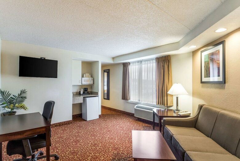 Hotel Quality Suites Milwaukee Airport