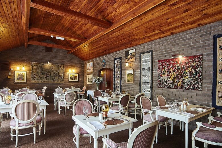 The Cedar Lodge Hotel And Restaurant
