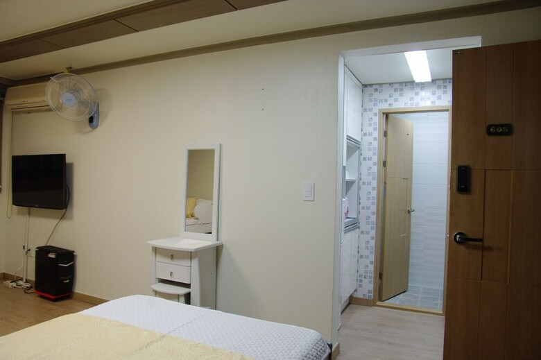 Hostal Grand Field Residence Hostel
