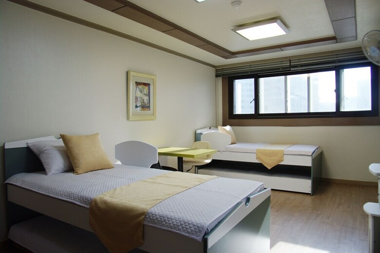 Hostal Grand Field Residence Hostel