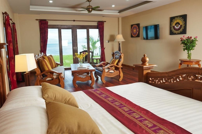 Hotel Sara Beachfront Boutique Resort