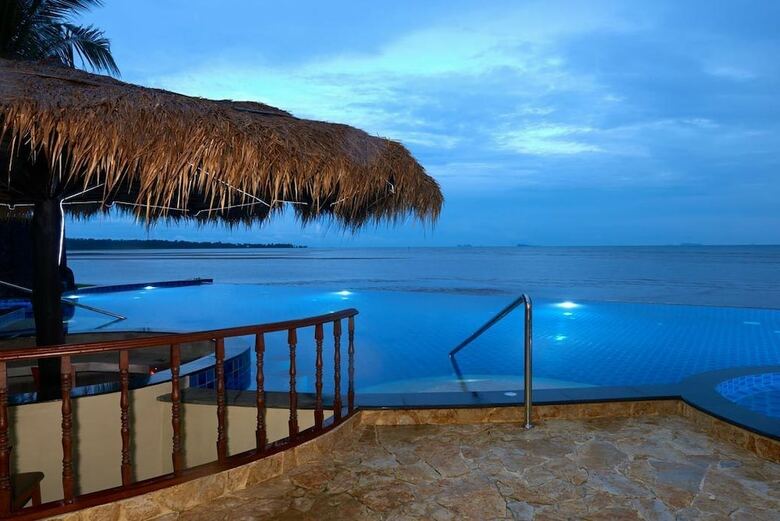 Hotel Sara Beachfront Boutique Resort