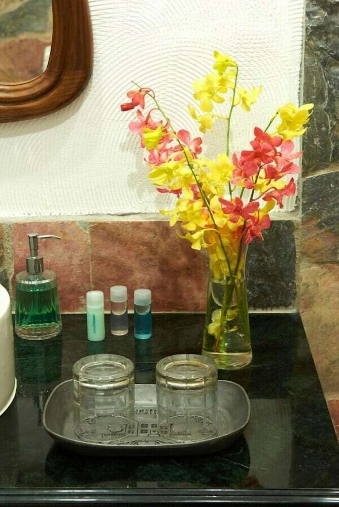 Hotel Sara Beachfront Boutique Resort