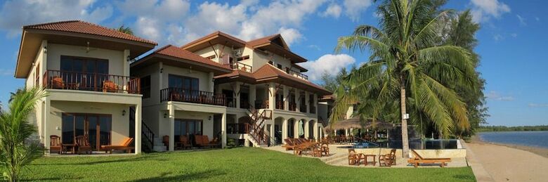 Hotel Sara Beachfront Boutique Resort