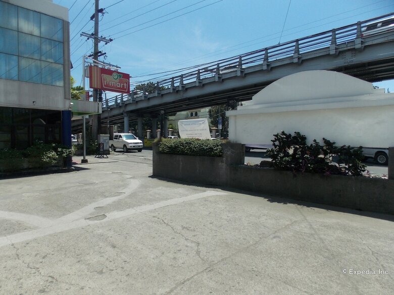 Regatta Residence Hotel