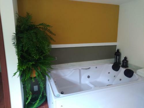 Hostal Brom�lia Sabi� & Cia