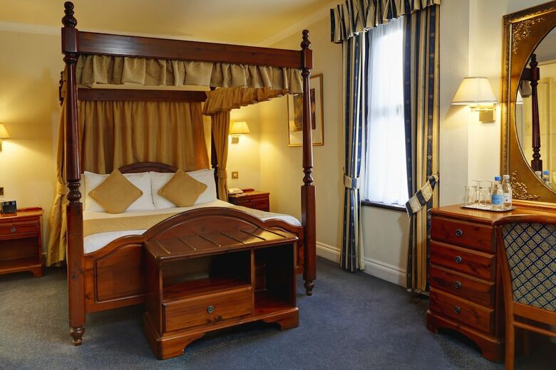 Best Western Plus Old Tollgate Hotel
