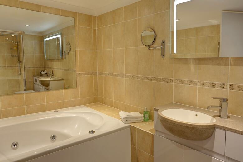 Best Western Plus Old Tollgate Hotel