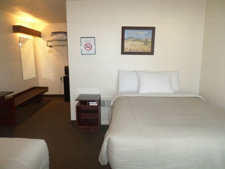 Motel Blue Sage Inn & Suites
