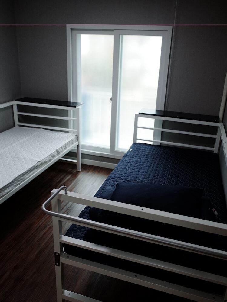 Hostal Muju In Guesthouse - Hostel