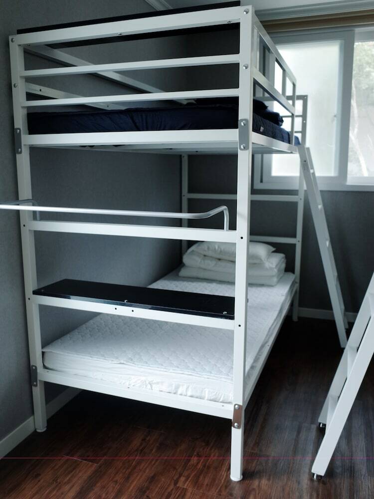 Hostal Muju In Guesthouse - Hostel