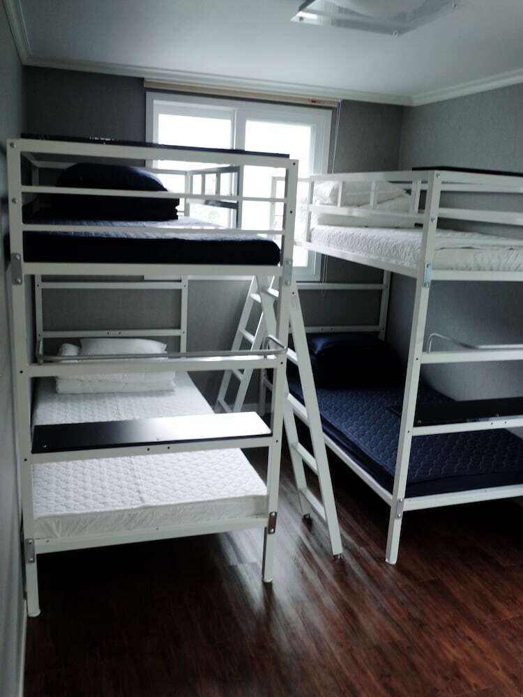 Hostal Muju In Guesthouse - Hostel