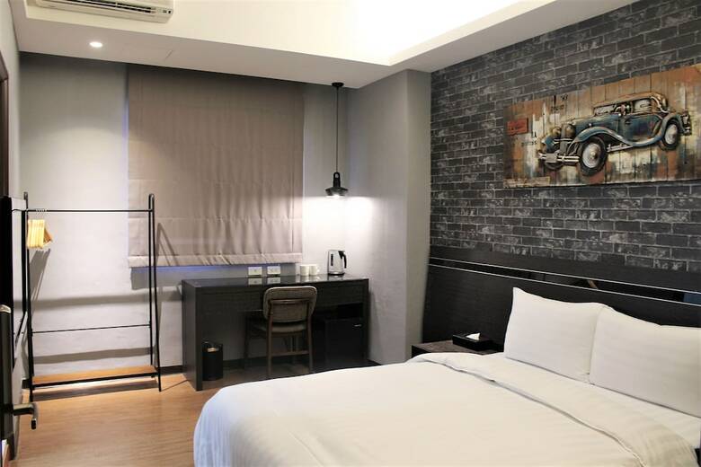 Unique Hotel - Military 75 Hotel