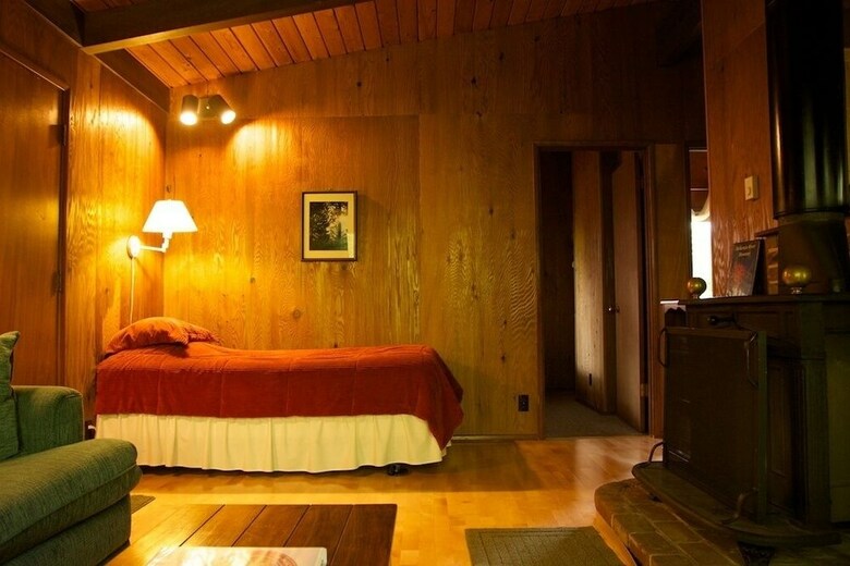 Cabana The Wayfarer Resort