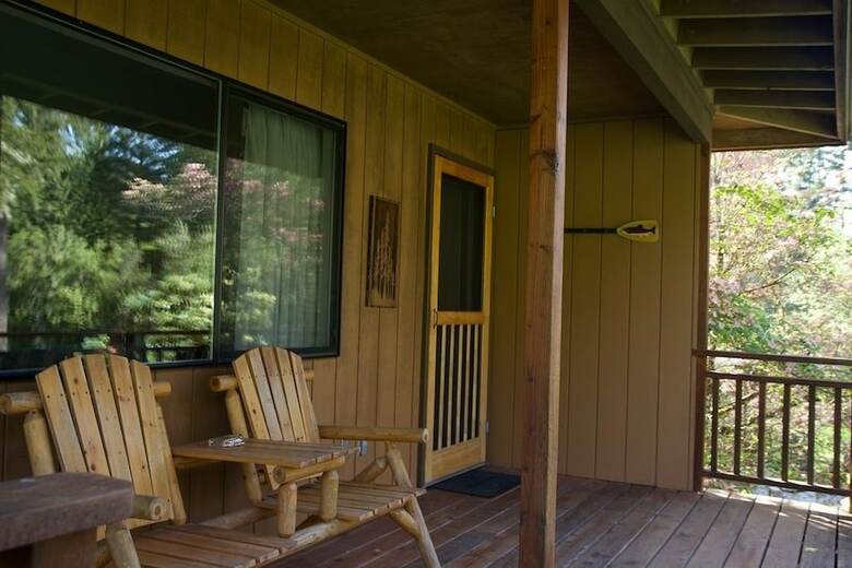 Cabana The Wayfarer Resort