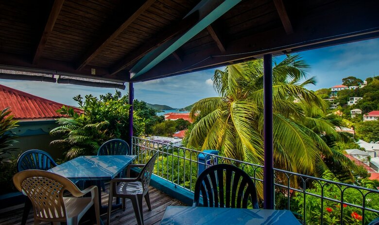 Bed & Breakfast Galleon House Hotel