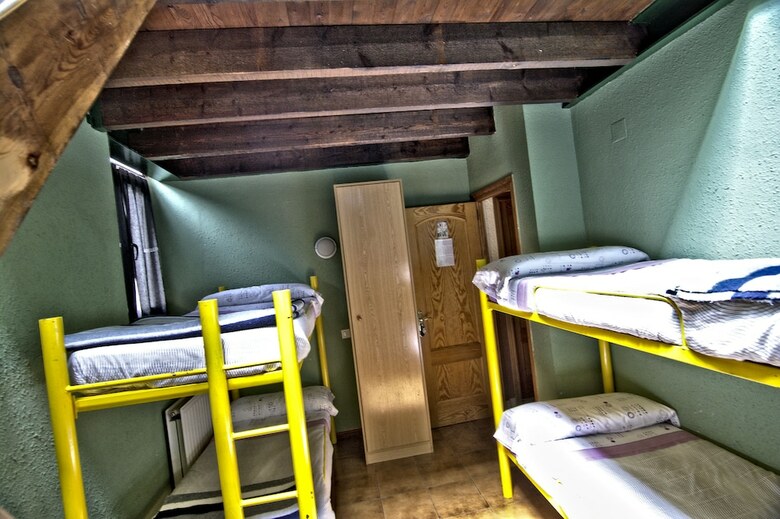 Hostal Albergue Juvenil de Bustiello
