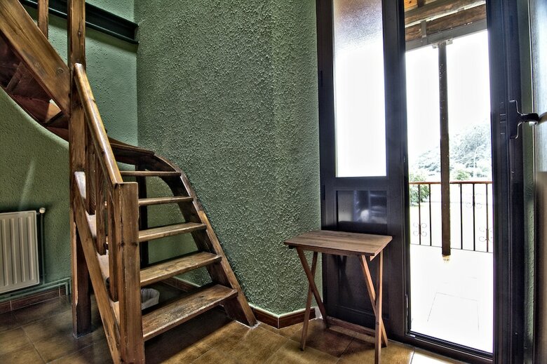 Hostal Albergue Juvenil de Bustiello