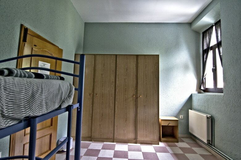 Hostal Albergue Juvenil de Bustiello