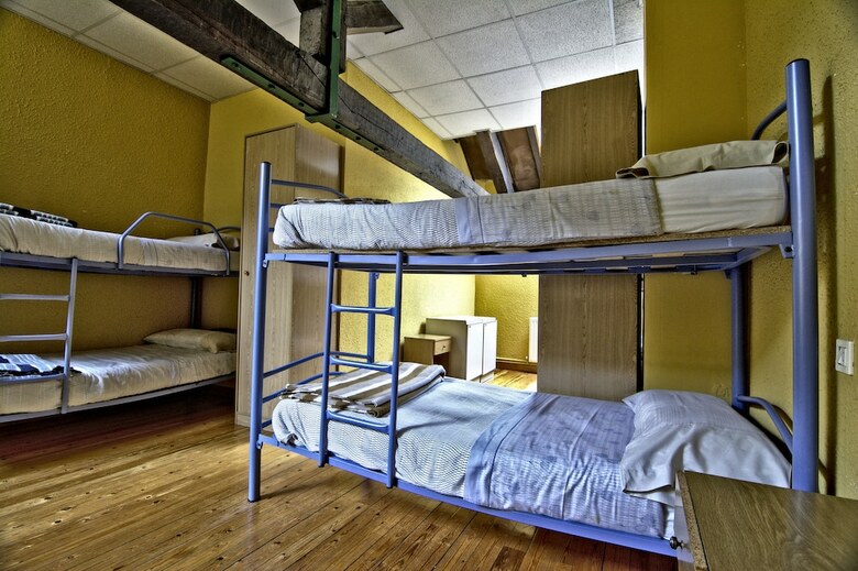 Hostal Albergue Juvenil de Bustiello