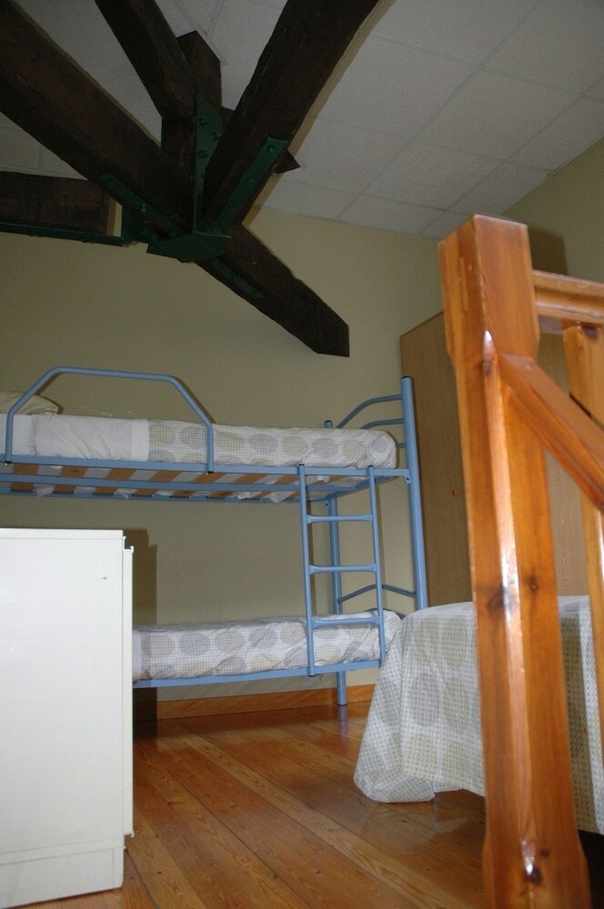 Hostal Albergue Juvenil de Bustiello