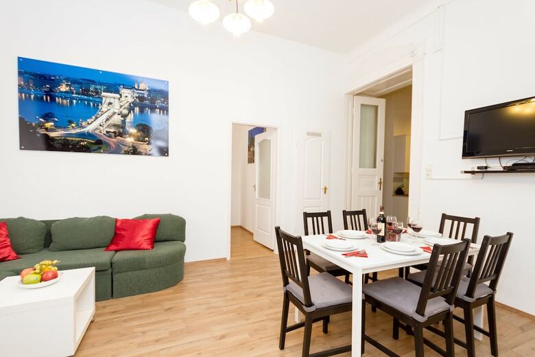 Grand Boulevard Apartments