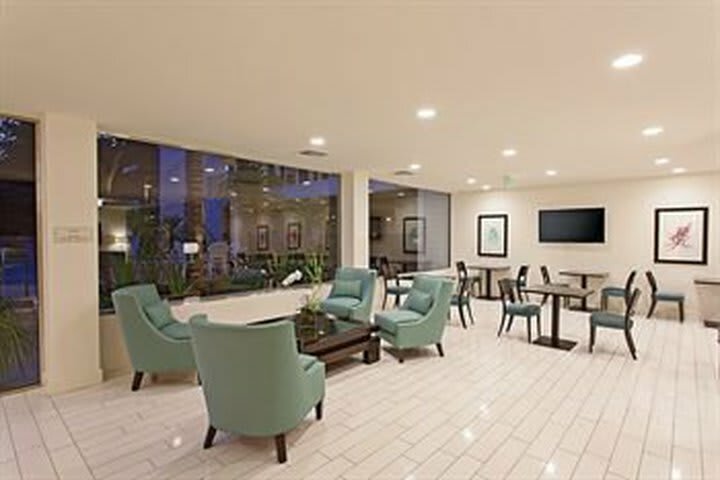 Hotel Days Inn Y Suites