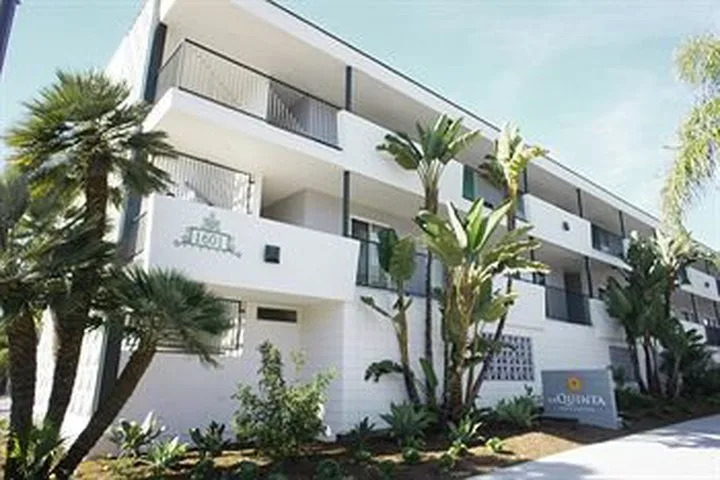 Hotel Days Inn Y Suites