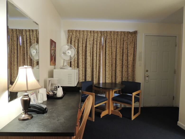 100 Mile Motel & Rv Park